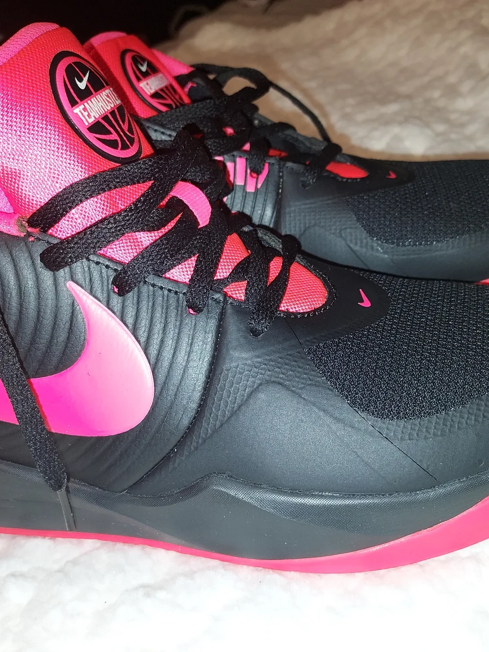 Nike Kids Team Hustle D 9 Basketball Shoes Black Red Mid Top